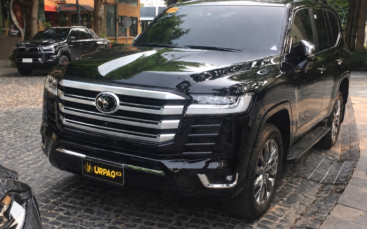 Toyota Land Cruiser 300 — фотография модели